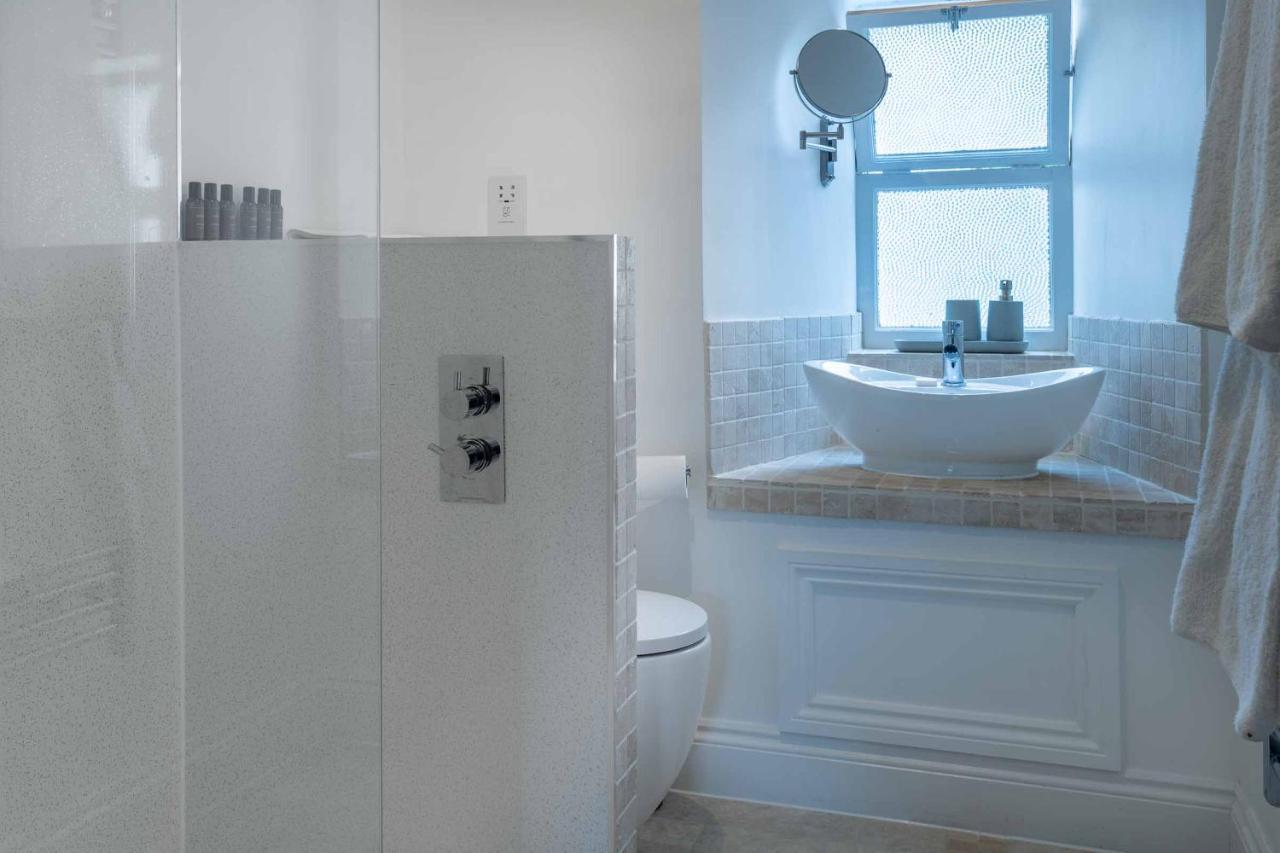 Beautiful Modern 1 Bedroom Apartment, City Centre 바스 외부 사진
